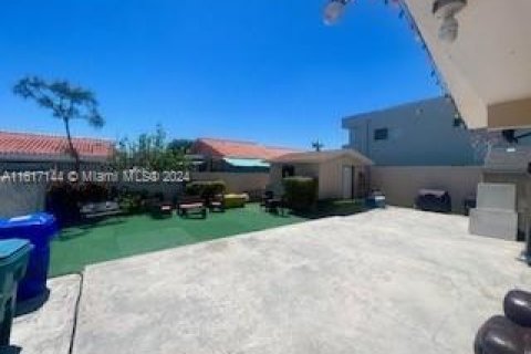 Immobilier commercial à vendre à Miami, Floride: 265.42 m2 № 2022886 - photo 18