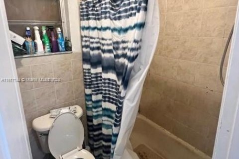 Immobilier commercial à vendre à Miami, Floride: 265.42 m2 № 2022886 - photo 12