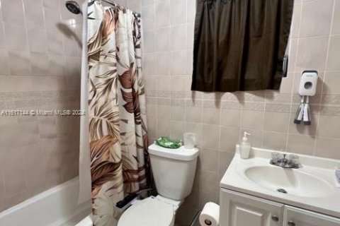 Immobilier commercial à vendre à Miami, Floride: 265.42 m2 № 2022886 - photo 11