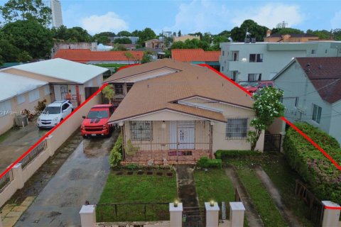 Immobilier commercial à Miami, Floride 265.42 m2 № 2022886