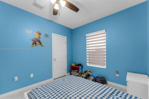 House in Miami, Florida 3 bedrooms, 138.61 sq.m. № 1928570 - photo 15