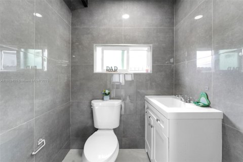 House in Miami, Florida 3 bedrooms, 138.61 sq.m. № 1928570 - photo 26