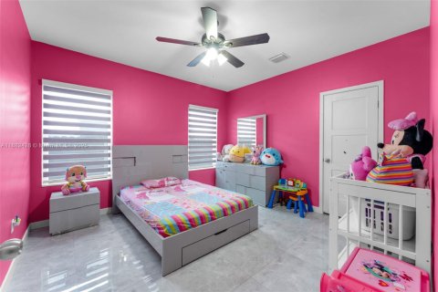 House in Miami, Florida 3 bedrooms, 138.61 sq.m. № 1928570 - photo 16