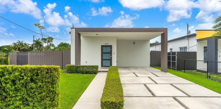 House in Miami, Florida 3 bedrooms, 138.61 sq.m. № 1928570