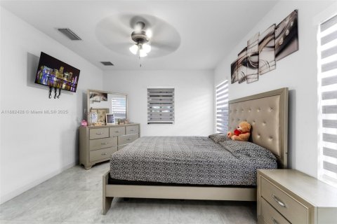 House in Miami, Florida 3 bedrooms, 138.61 sq.m. № 1928570 - photo 19