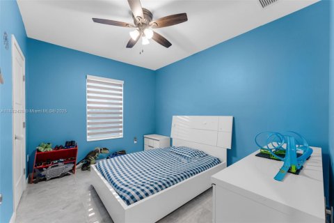 House in Miami, Florida 3 bedrooms, 138.61 sq.m. № 1928570 - photo 14