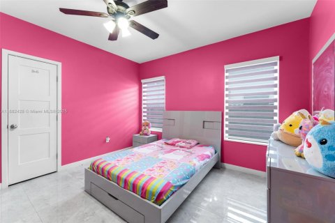 House in Miami, Florida 3 bedrooms, 138.61 sq.m. № 1928570 - photo 17