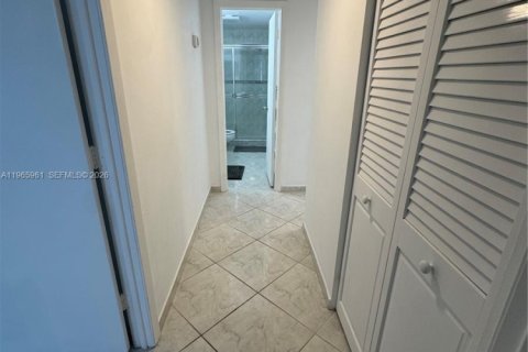 Снять в аренду кондоминиум в Санни-Айлс-Бич, Флорида 2 спальни, 113.34м2, № 2032188 - фото 16