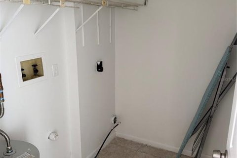 Condo in Largo, Florida, 2 bedrooms № 2225333 - photo 13