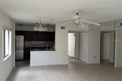 Condo in Largo, Florida, 2 bedrooms № 2225333 - photo 6
