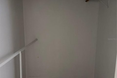 Condo in Largo, Florida, 2 bedrooms № 2225333 - photo 7