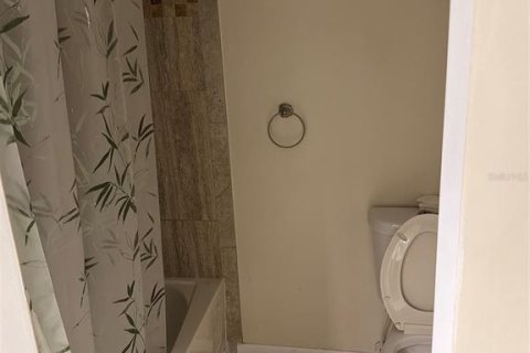 Condo in Largo, Florida, 2 bedrooms № 2225333 - photo 9