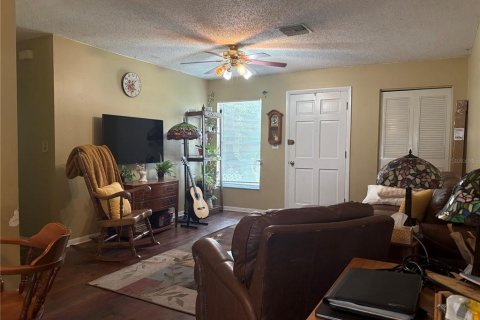 House in Seffner, Florida 4 bedrooms, 120.77 sq.m. № 1894457 - photo 5