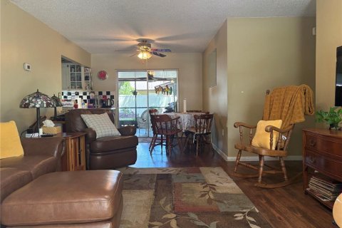 House in Seffner, Florida 4 bedrooms, 120.77 sq.m. № 1894457 - photo 2