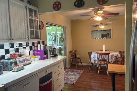 House in Seffner, Florida 4 bedrooms, 120.77 sq.m. № 1894457 - photo 7