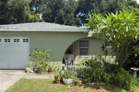 House in Seffner, Florida 4 bedrooms, 120.77 sq.m. № 1894457 - photo 1