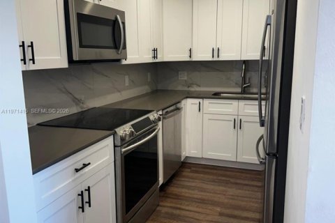 Снять в аренду кондоминиум в Норт-Майами, Флорида 1 спальня, 61.41м2, № 2032521 - фото 2