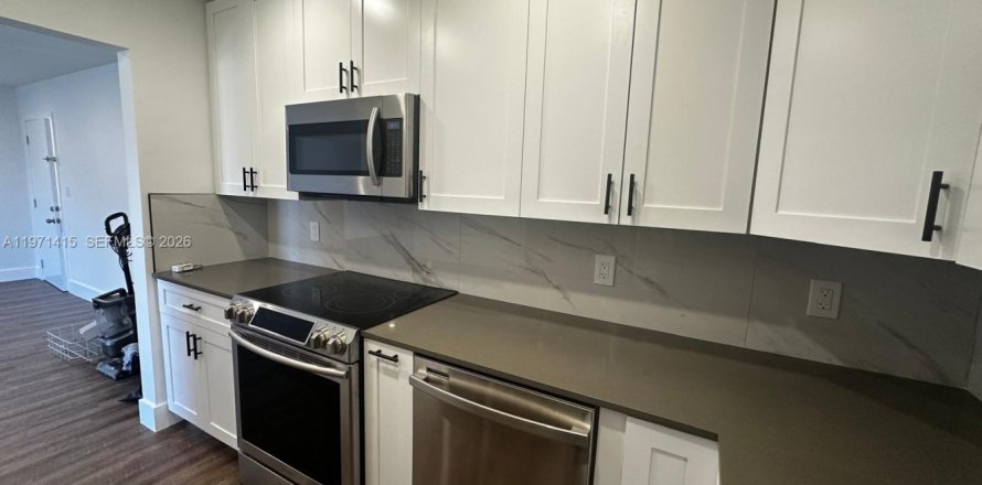 Кондоминиум с 1 спальней в Норт-Майами, Флорида № 2032521