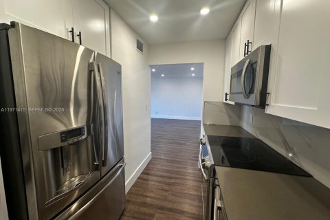 Снять в аренду кондоминиум в Норт-Майами, Флорида 1 спальня, 61.41м2, № 2032521 - фото 3