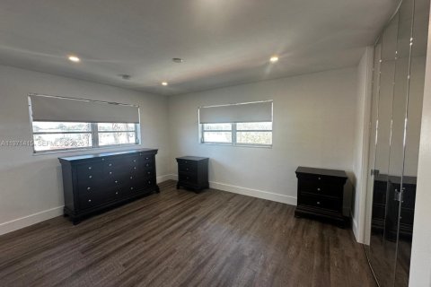 Снять в аренду кондоминиум в Норт-Майами, Флорида 1 спальня, 61.41м2, № 2032521 - фото 9