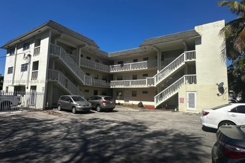 Снять в аренду кондоминиум в Норт-Майами, Флорида 1 спальня, 61.41м2, № 2032521 - фото 16