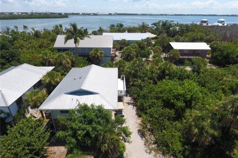House in Placida, Florida 2 bedrooms, 77.29 sq.m. № 2098465 - photo 9