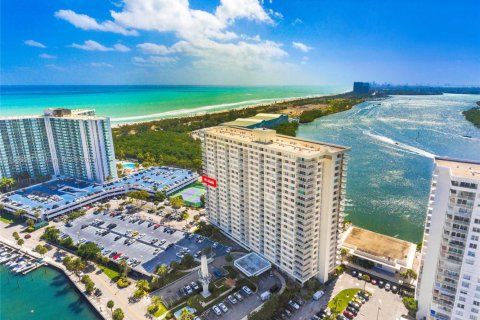 Condominio en venta en Sunny Isles Beach, Florida, 2 dormitorios, 113.34 m2 № 1709975 - foto 2
