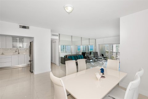 Condominio en venta en Sunny Isles Beach, Florida, 2 dormitorios, 113.34 m2 № 1709975 - foto 17