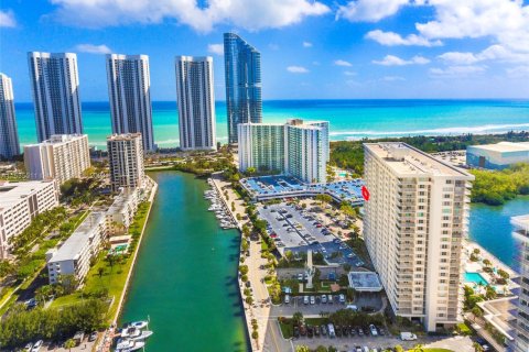 Condominio en venta en Sunny Isles Beach, Florida, 2 dormitorios, 113.34 m2 № 1709975 - foto 1