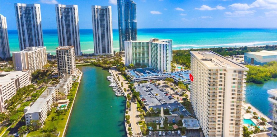 Condominio en Sunny Isles Beach, Florida, 2 dormitorios № 1709975