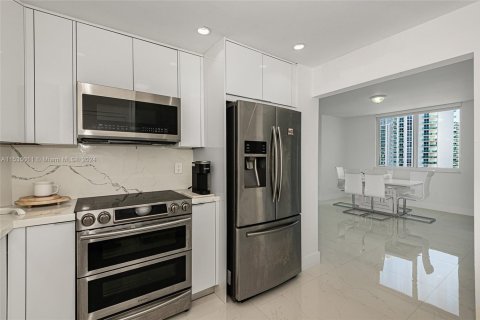 Condominio en venta en Sunny Isles Beach, Florida, 2 dormitorios, 113.34 m2 № 1709975 - foto 11