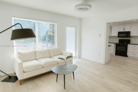 Casa en venta en Hollywood, Florida, 2 dormitorios, 84.91 m2 № 1953220 - foto 2