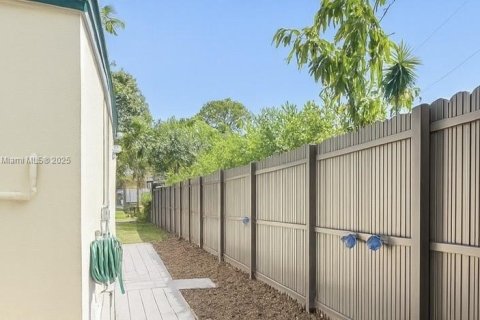 Casa en venta en Hollywood, Florida, 2 dormitorios, 84.91 m2 № 1953220 - foto 12