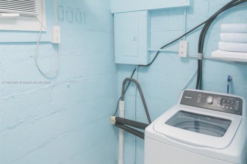 Casa en venta en Hollywood, Florida, 2 dormitorios, 84.91 m2 № 1953220 - foto 11