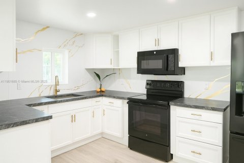 Casa en venta en Hollywood, Florida, 2 dormitorios, 84.91 m2 № 1953220 - foto 1