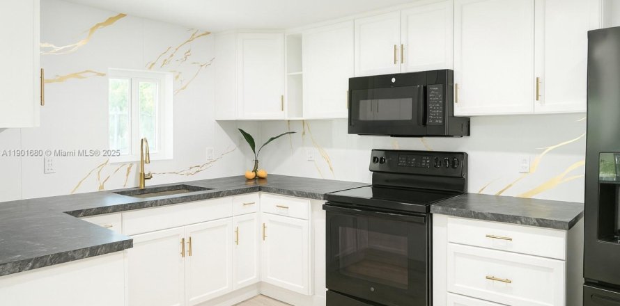 Casa en Hollywood, Florida 2 dormitorios, 84.91 m2 № 1953220