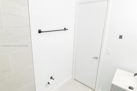 Casa en venta en Hollywood, Florida, 2 dormitorios, 84.91 m2 № 1953220 - foto 9