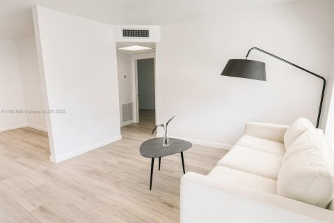 Casa en venta en Hollywood, Florida, 2 dormitorios, 84.91 m2 № 1953220 - foto 3