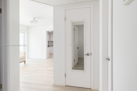 Casa en venta en Hollywood, Florida, 2 dormitorios, 84.91 m2 № 1953220 - foto 5