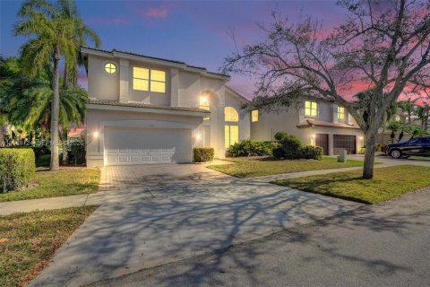 Casa en Miramar, Florida 4 dormitorios, 281.4 m2 № 2030565