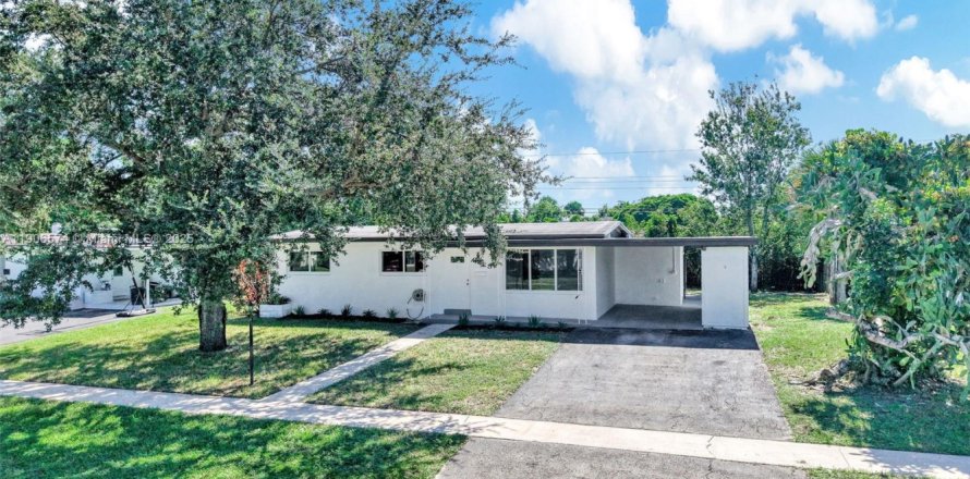 Дом в Плантация, Флорида 4 спальни, 131.18м2 № 1957115