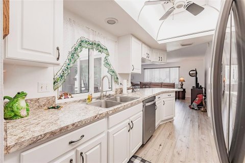 House in Punta Gorda, Florida 3 bedrooms, 173.17 sq.m. № 1757629 - photo 9