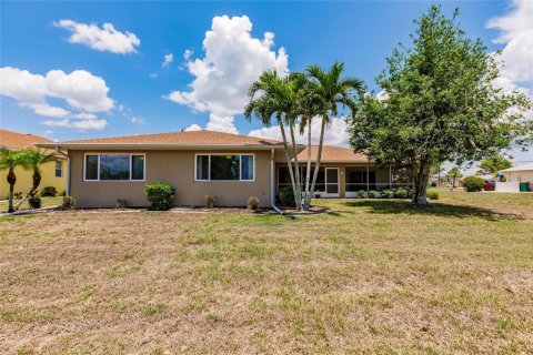 House in Punta Gorda, Florida 3 bedrooms, 173.17 sq.m. № 1757629 - photo 28