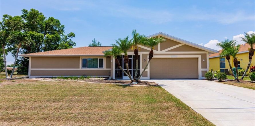 House in Punta Gorda, Florida 3 bedrooms, 173.17 sq.m. № 1757629