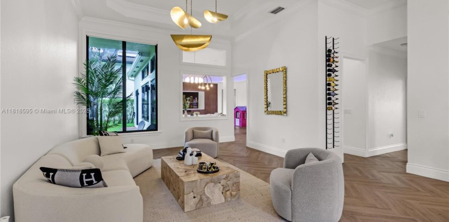 House in Miramar, Florida 5 bedrooms, 264.21 sq.m. № 2012268