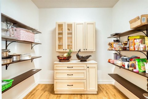 Купить виллу или дом в Сарасота, Флорида 8 комнат, 271.27м2, № 1642436 - фото 12