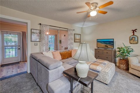 Condo in Saint Petersburg, Florida, 1 bedroom  № 1833637 - photo 6