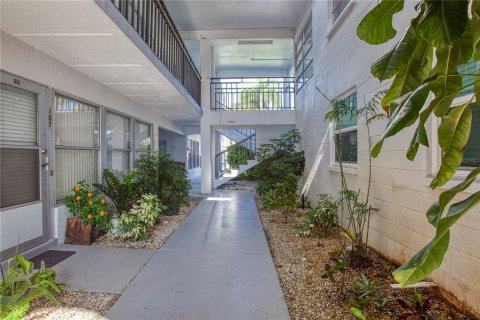 Copropriété à vendre à Saint Petersburg, Floride: 1 chambre, 49.98 m2 № 1833637 - photo 2