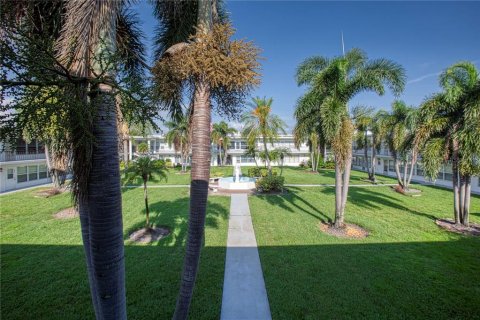 Condo in Saint Petersburg, Florida, 1 bedroom  № 1833637 - photo 13