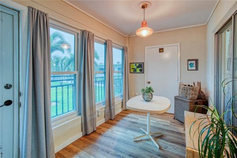 Condo in Saint Petersburg, Florida, 1 bedroom  № 1833637 - photo 3